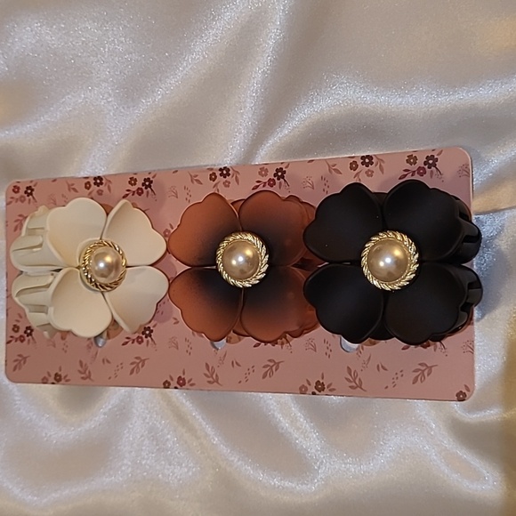 Elegant nOir Floral Hair Clips Set - Cream, Brown, Black - Picture 1 of 7